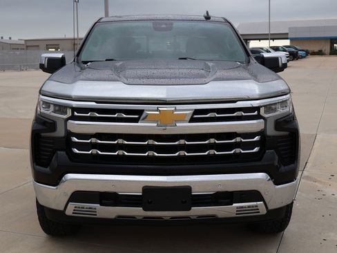 Used 2023 Chevrolet Silverado 1500 LTZ w/ LTZ Premium Package AWD/4WD image 5