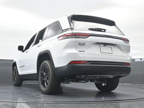 Used 2025 Jeep Grand Cherokee Altitude image 52