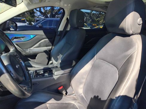 Used 2018 Jaguar F-PACE Premium AWD/4WD image 28