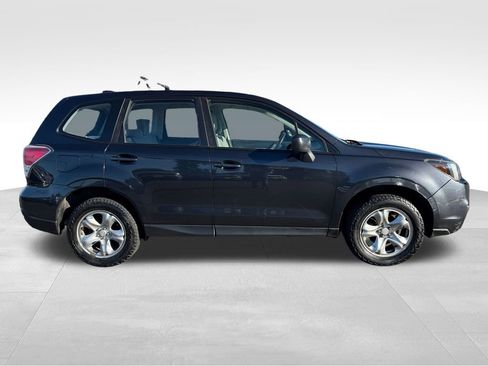 Used 2017 Subaru Forester 2.5i image 9