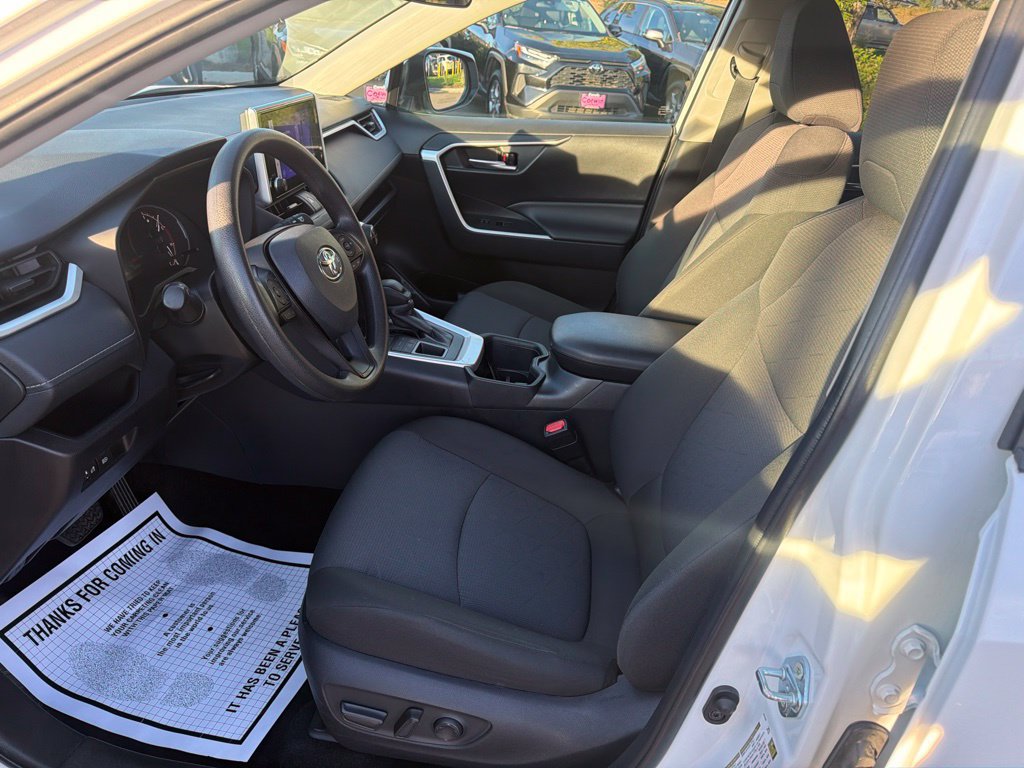 Used 2025 Toyota RAV4 XLE AWD/4WD image 24