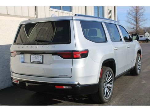 Used 2022 Jeep Wagoneer Series III w/ Premium Group I image 3