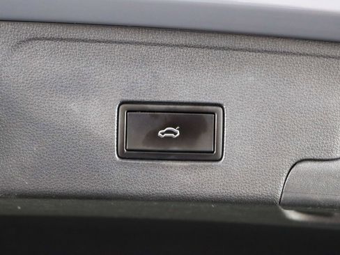 Used 2020 Volkswagen Atlas Cross Sport SEL Premium R-Line image 32