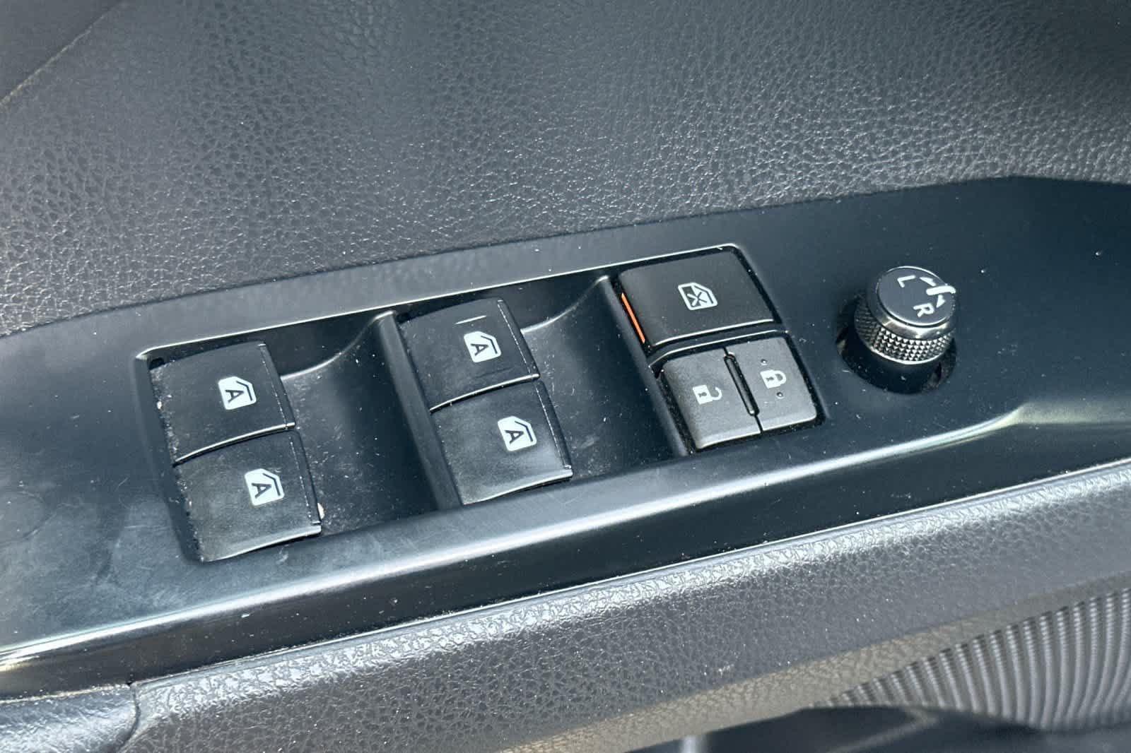 Used 2020 Toyota Camry SE FWD image 13