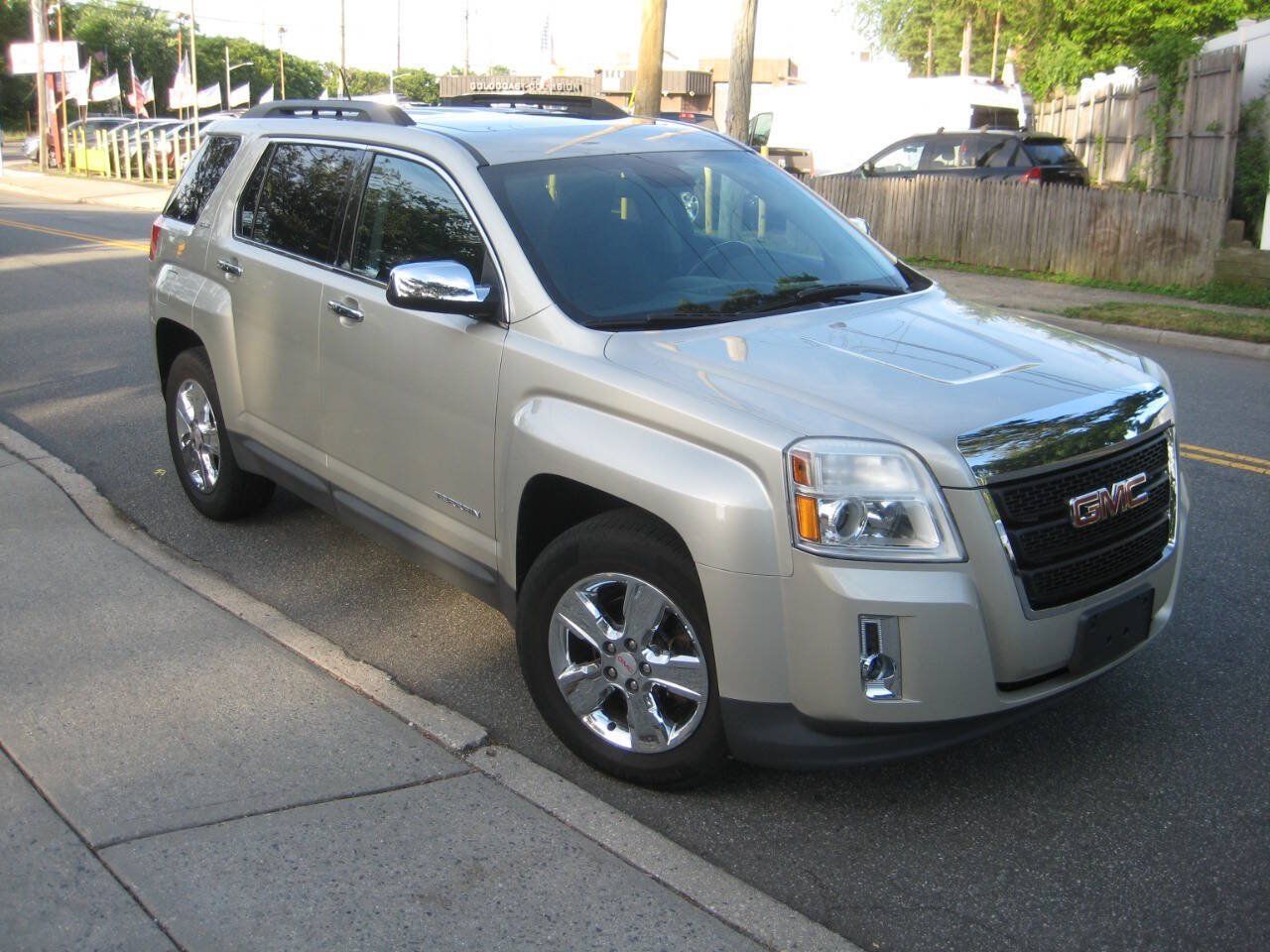 Used 2015 GMC Terrain SLE w/ Chrome Edition AWD/4WD image 3