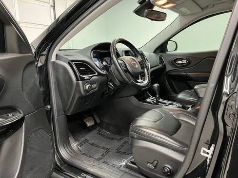 Used 2021 Jeep Cherokee Latitude Plus FWD image 17