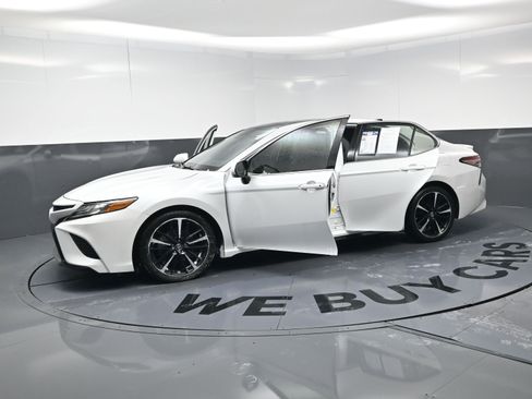 Used 2019 Toyota Camry XSE image 21