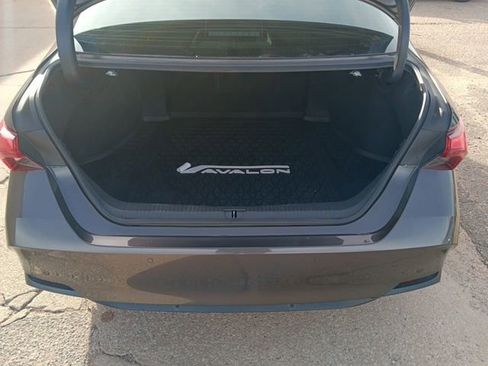 Used 2020 Toyota Avalon Limited image 27