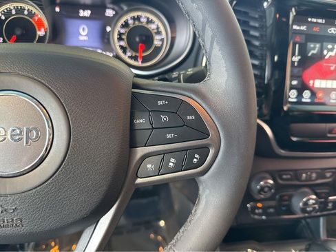 Used 2022 Jeep Cherokee Limited AWD/4WD image 23