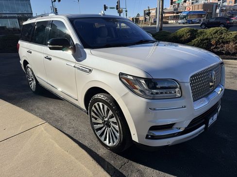 Used 2019 Lincoln Navigator Reserve image 3