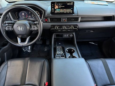 Certified 2023 Honda Pilot Touring image 13
