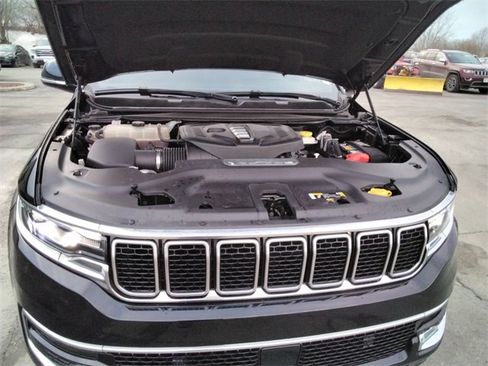 Used 2024 Jeep Wagoneer L Series II image 11