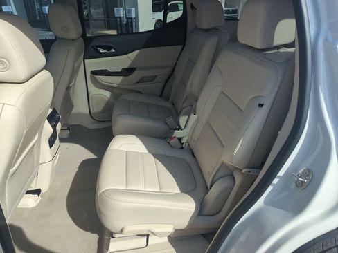 Used 2021 GMC Acadia Denali w/ Denali Technology Package FWD image 31