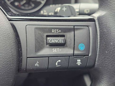 Used 2022 Nissan Rogue SV FWD image 32