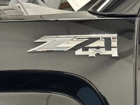 Used 2018 GMC Sierra 1500 SLT w/ Black Pack image 36