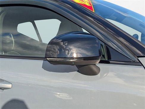 Used 2023 Volvo XC40 Recharge Ultimate image 19