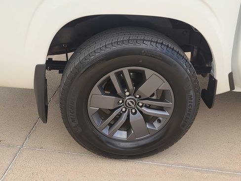 Certified 2025 Nissan Frontier SV RWD image 6