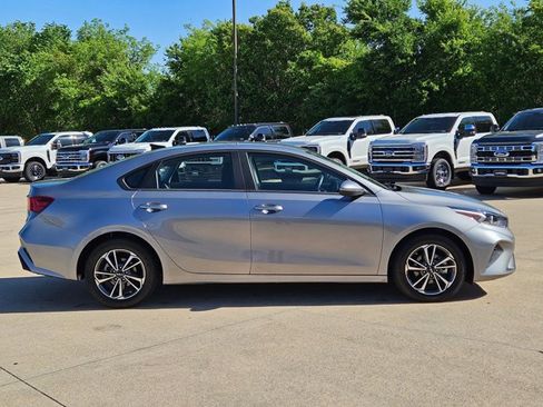 Used 2024 Kia Forte LXS FWD image 4