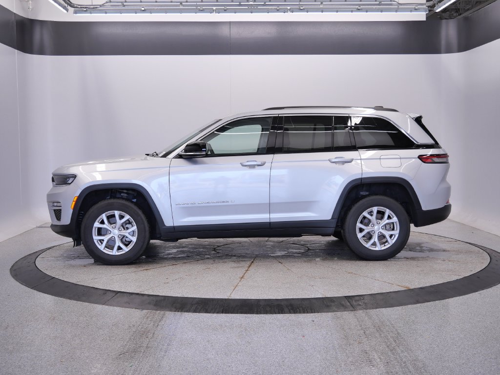 Used 2023 Jeep Grand Cherokee Limited AWD/4WD image 2