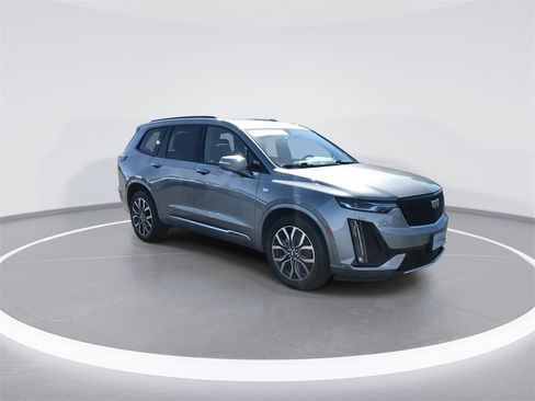 Used 2023 Cadillac XT6 Sport w/ Technology Package image 2