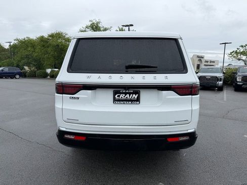 Used 2023 Jeep Wagoneer L Series III w/ Preferred Equipment Group AWD/4WD image 6