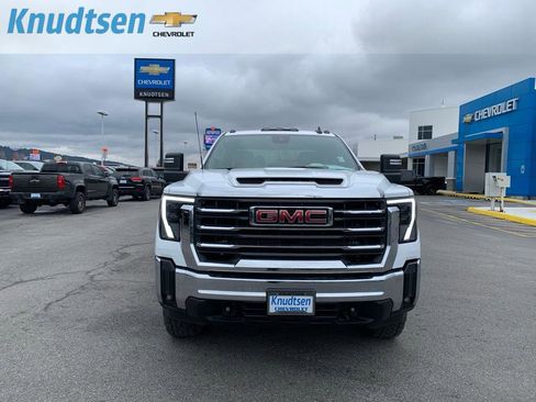 Used 2024 GMC Sierra 2500 SLE w/ SLE Value Package image 2