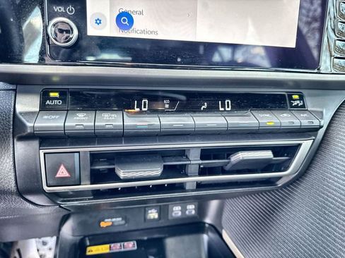 Used 2025 Toyota Camry SE image 27