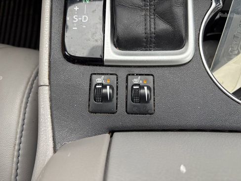 Used 2016 Toyota Highlander XLE FWD image 6