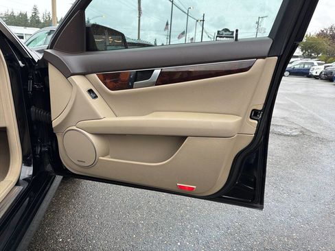 Used 2013 Mercedes-Benz C 250 Sedan image 23