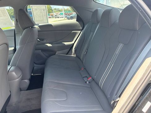 Used 2023 Hyundai Elantra SEL w/ Preferred Accessory Package FWD image 24