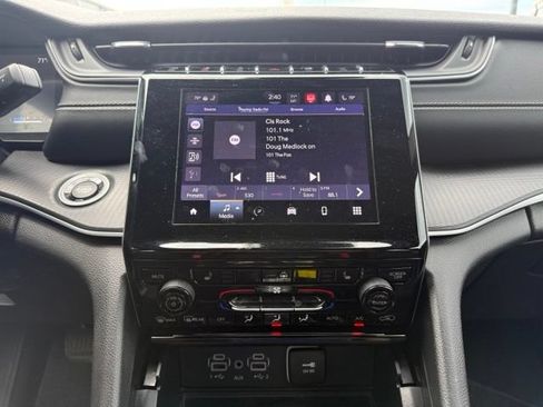 Used 2024 Jeep Grand Cherokee Altitude AWD/4WD image 15