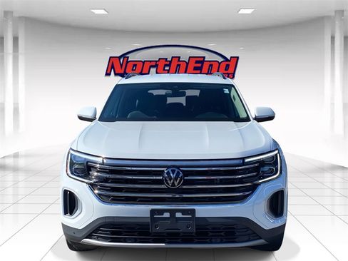 Used 2024 Volkswagen Atlas SE image 2