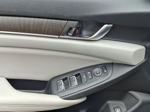 Used 2019 Honda Accord EX image 11