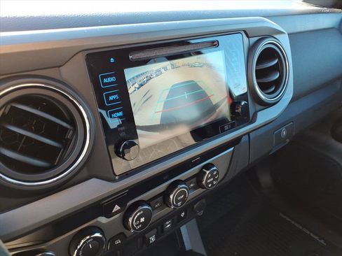 Used 2019 Toyota Tacoma TRD Sport image 15