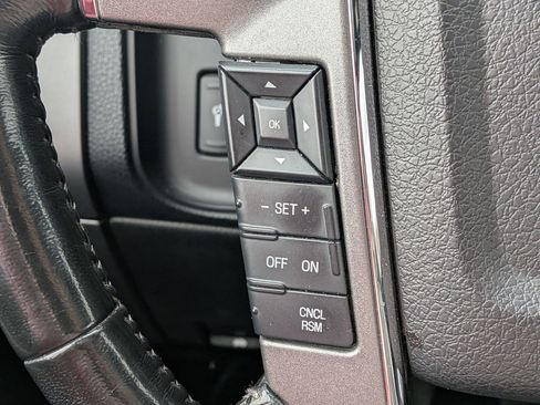 Used 2017 Ford Expedition Platinum image 18