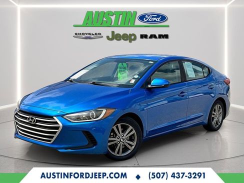 Used 2017 Hyundai Elantra SE image 1