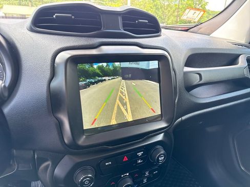 Used 2023 Jeep Renegade Latitude AWD/4WD image 22
