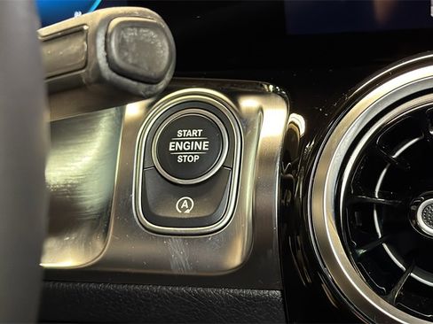 Used 2021 Mercedes-Benz GLB 250 4MATIC image 31