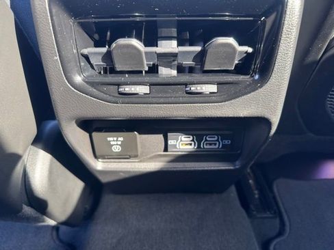 Used 2023 Jeep Grand Cherokee Overland w/ Luxury Tech Group IV AWD/4WD image 43