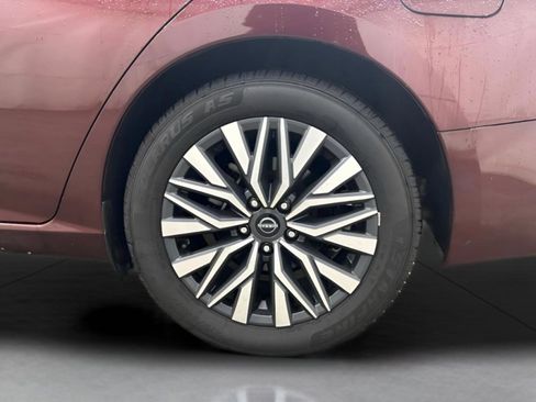 Used 2024 Nissan Altima 2.5 SV image 11