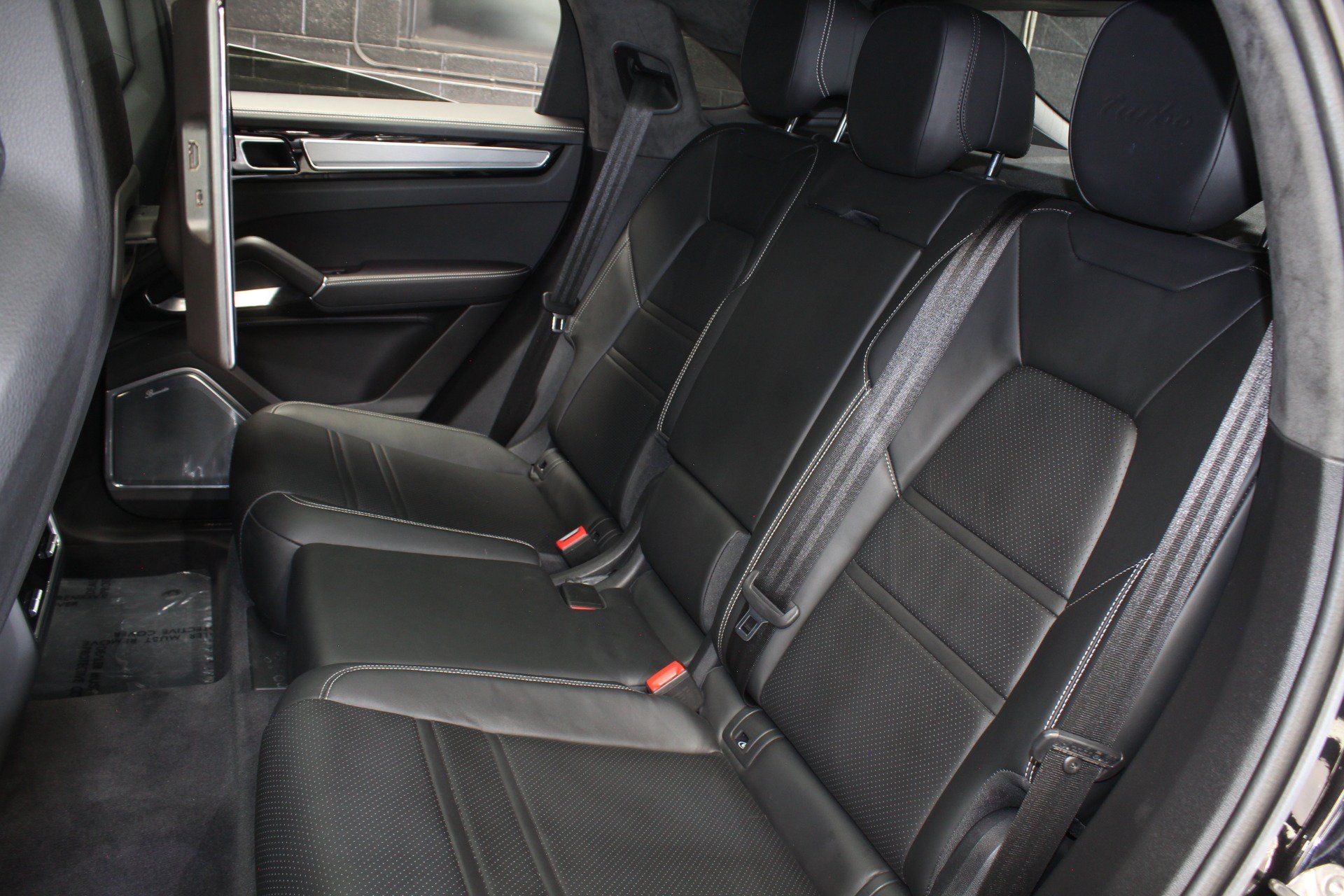 Used 2022 Porsche Cayenne Turbo AWD/4WD image 40