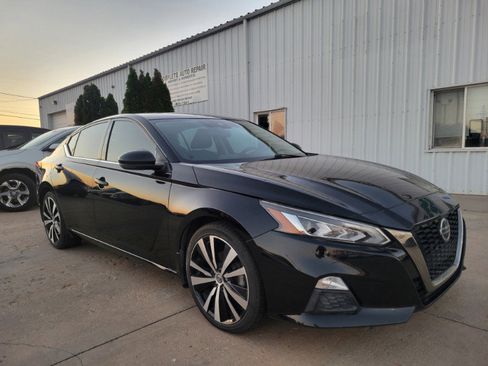 Used 2020 Nissan Altima 2.5 SR w/ Premium Package image 1