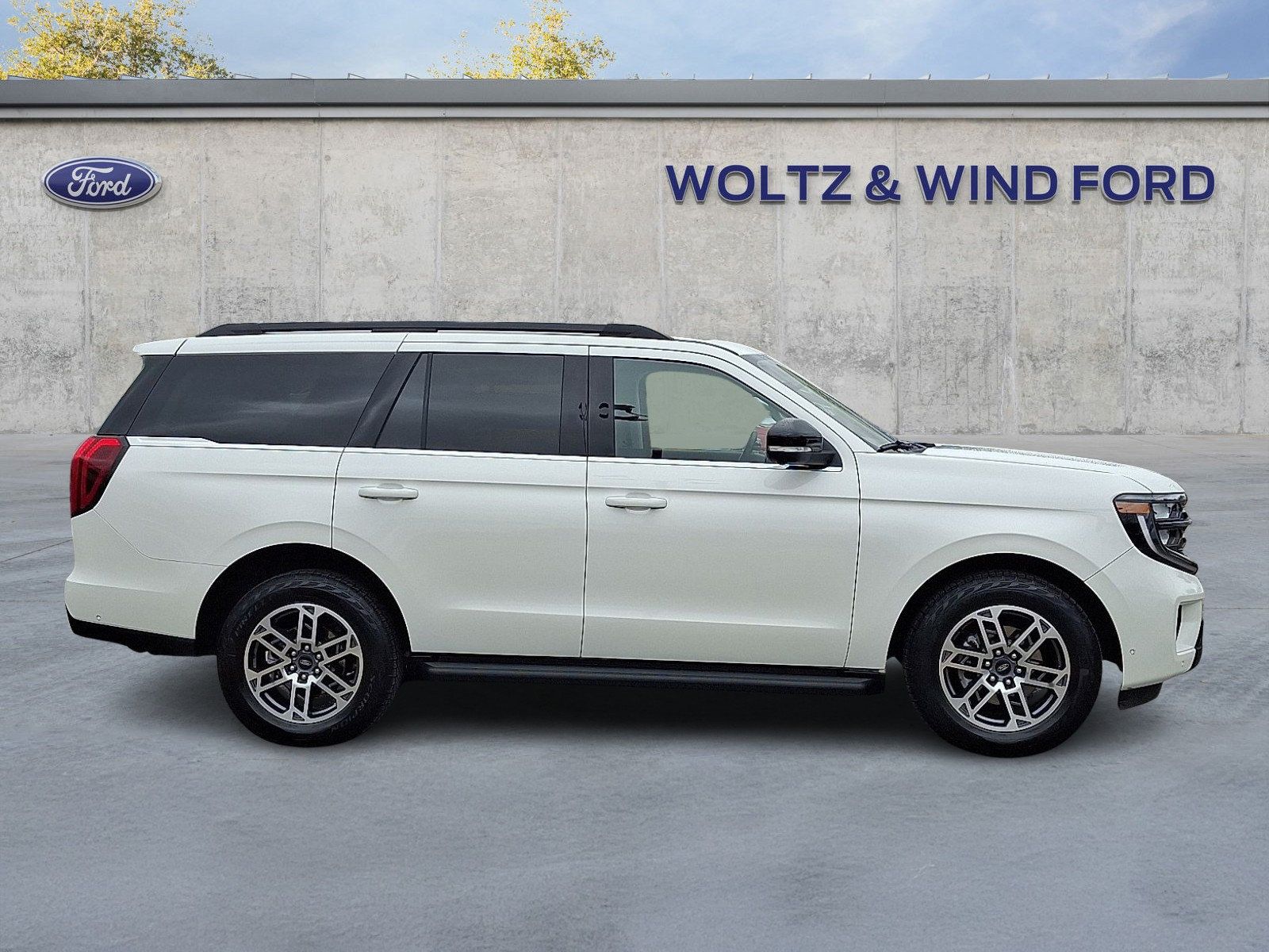 Used 2025 Ford Expedition Active AWD/4WD image 7