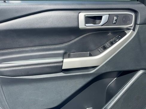 Used 2023 Ford Explorer XLT image 19