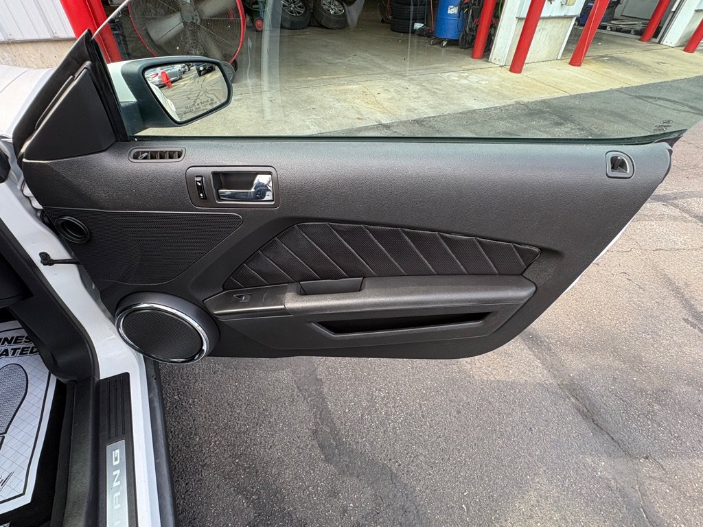 Used 2010 Ford Mustang GT Premium RWD image 11