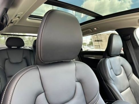 Certified 2024 Volvo S90 T8 Ultimate w/ Lounge Package image 9