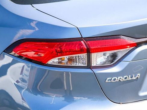 Used 2022 Toyota Corolla LE image 11