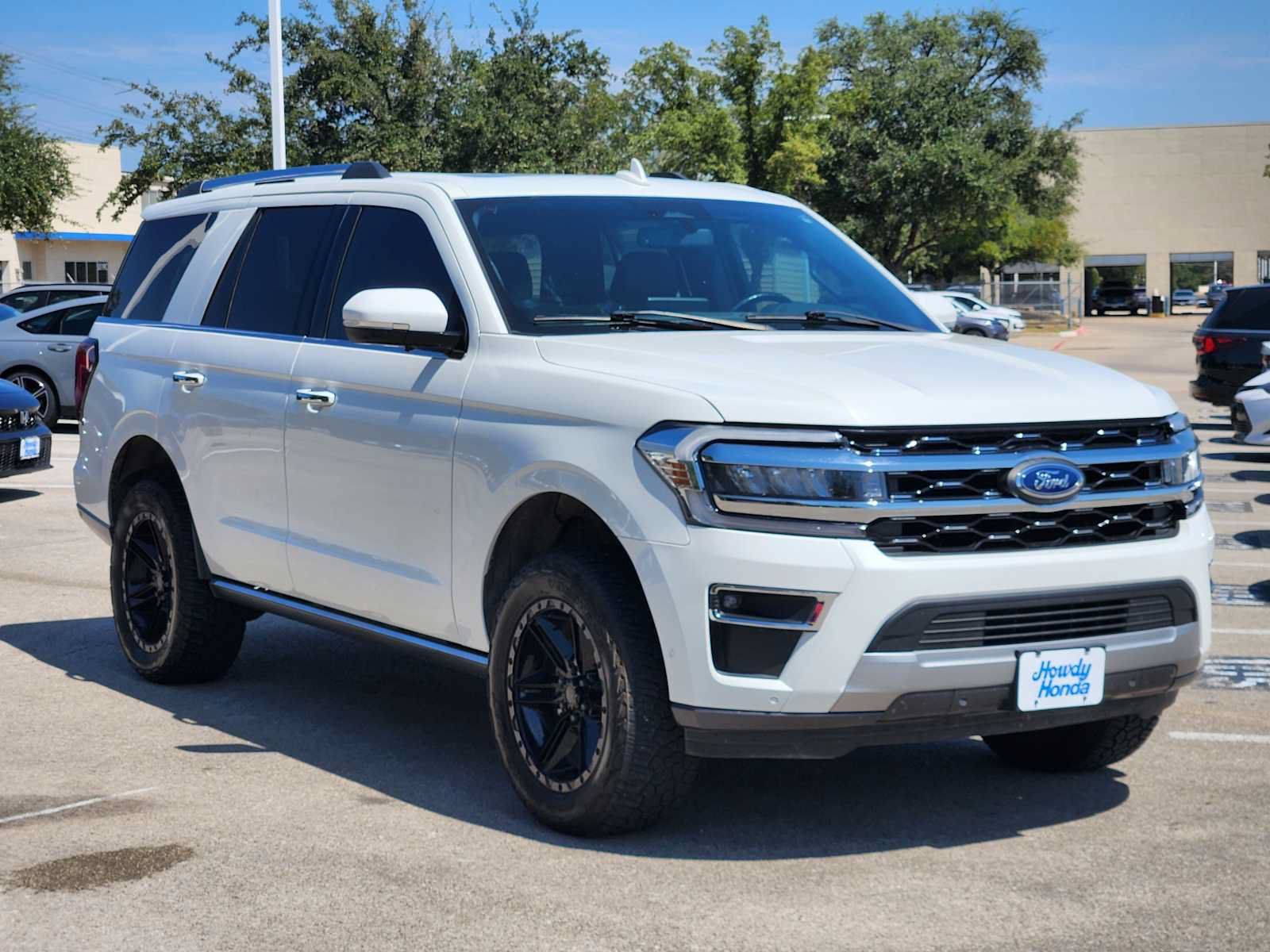 Used 2022 Ford Expedition Limited RWD image 3