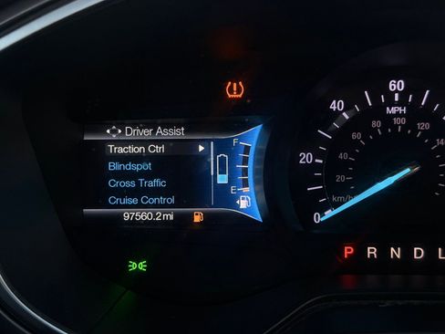 Used 2019 Ford Fusion SE FWD image 28