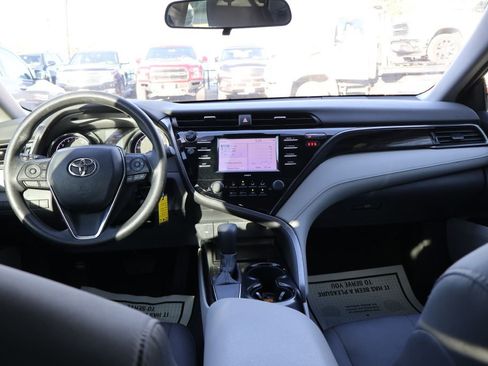 Used 2020 Toyota Camry LE image 28
